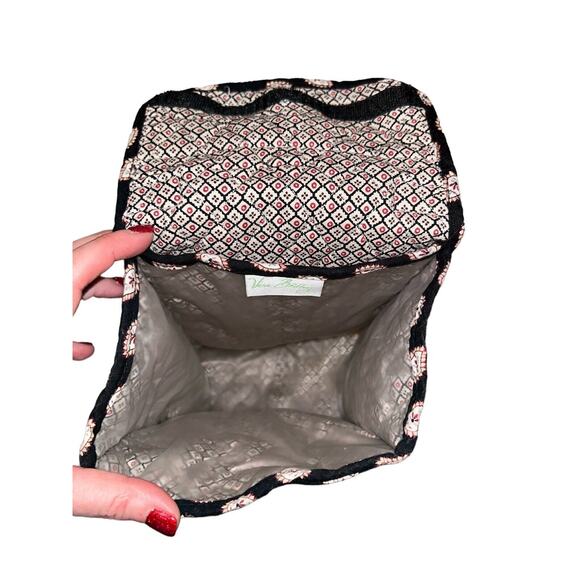 VERA BRADLEY “OUT TO LUNCH” Classic Black Quilted Bag - Picture 5 of 7